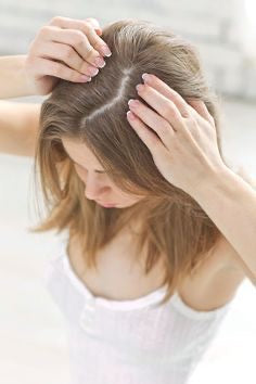 Mi fanno male i capelli: perché e come risolvere il problema